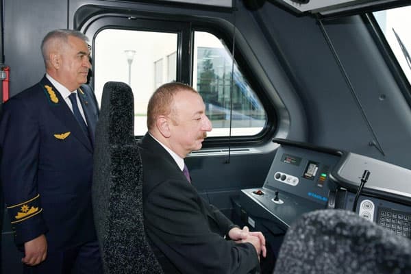 Prezident dəmir yolu vağzalı kompleksinin açılışında iştirak edib (FOTOLAR)