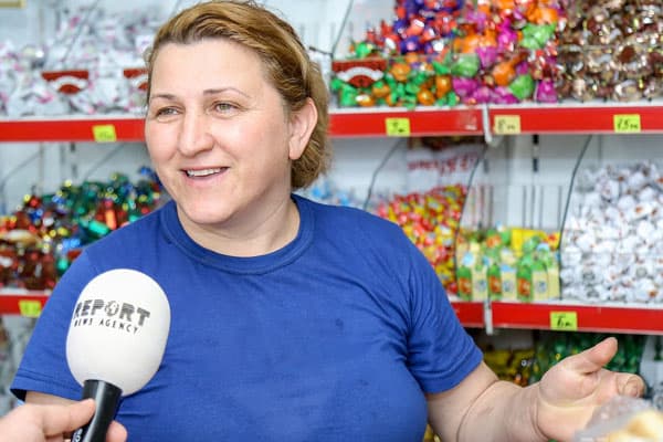 İlham Əliyevlə söhbət edən satıcı: "Qəfildən gördük ki, Prezident içəri daxil oldu"