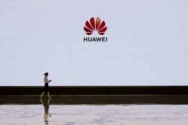 "Google"dan sonra "Microsoft" da "Huawei"i hədəf aldı