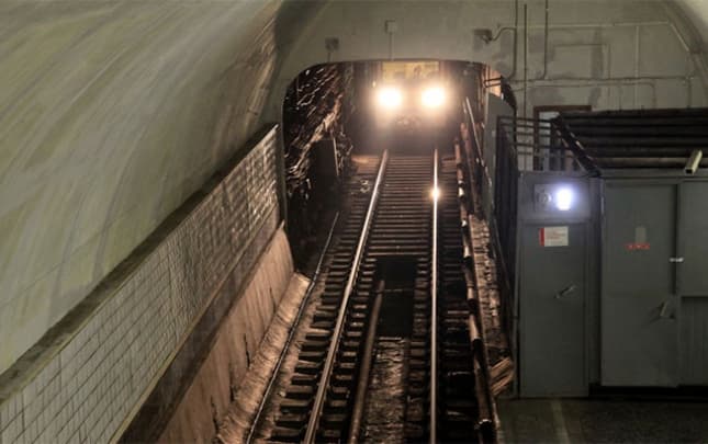 Moskva metrosunda qatarlar yenə tuneldə qaldı