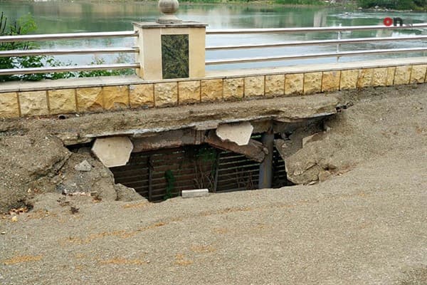 Bulvarda çökmə baş verib
