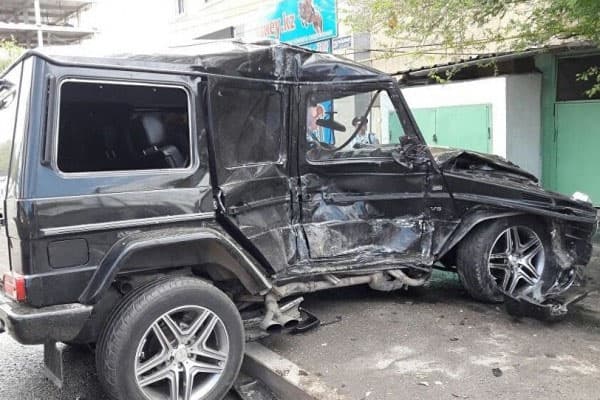 Bakıda "Galenwagen"nin sürücüsü belə qəza törətdi (VİDEO)