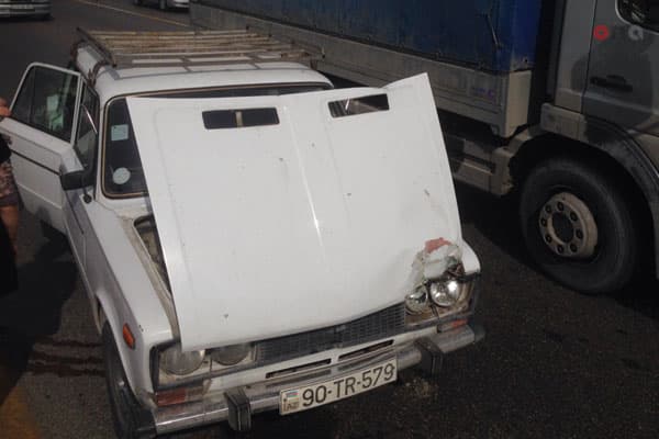 Bakıda hərəkətdə olan avtomobilin təkəri çıxdı (FOTOLAR)