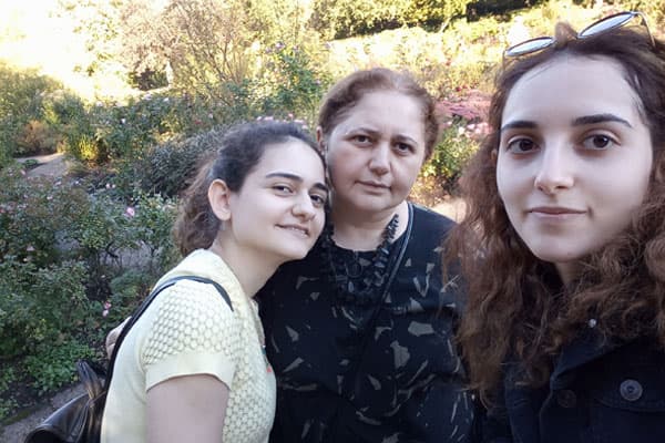 Məşhurların övladları: Aynur Sofiyevanın qızları (FOTO)