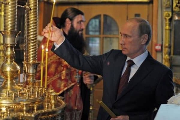 Putin reytinqini yüksəltmək üçün cadugərləri dövriyyəyə buraxır
