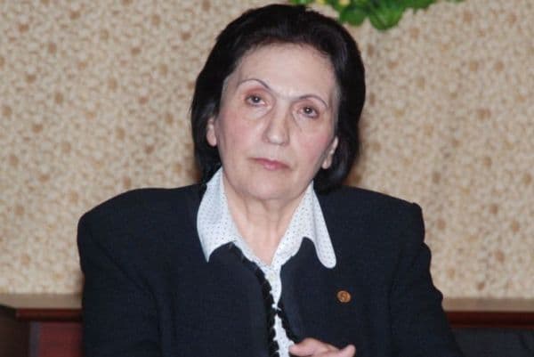 Xanım rektor özünə superlüks avtomobil aldı (FOTOLAR)