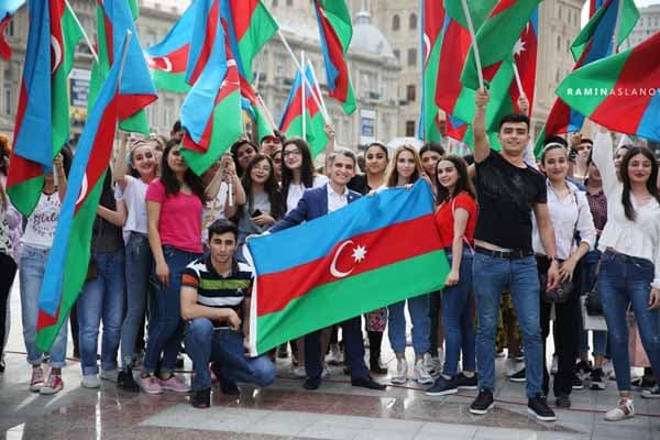 Bulvarda fləşmob: "Himnimizi bir yerdə oxuyaq" - FOTOLAR