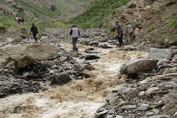 Qubada sel suları körpünü apardı