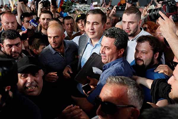 Saakaşvili Ukraynada izdihamla qarşılandı (VİDEO)
