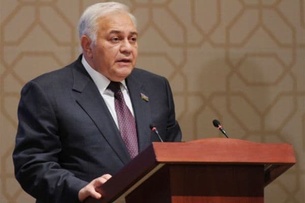 Oqtay Əsədov: "Bu məsələləri çox şişirtməyin"