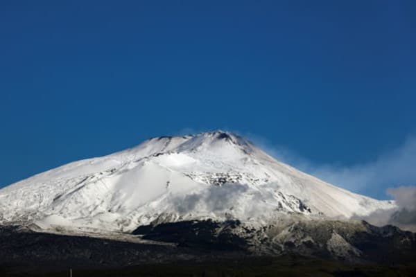 Etna vulkanı yenə püskürdü