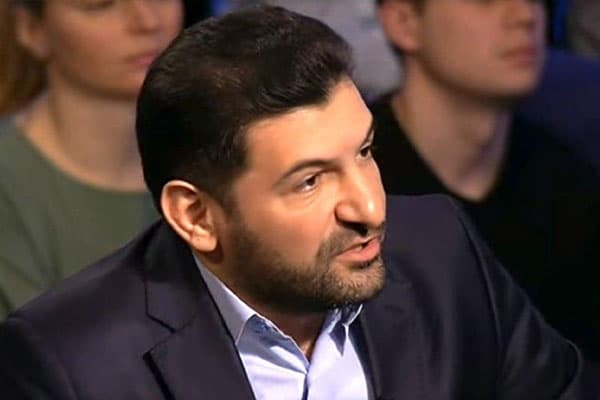 Fuad Abbasovun vəkili: "Bu gün Bakıya uçmalı idi"