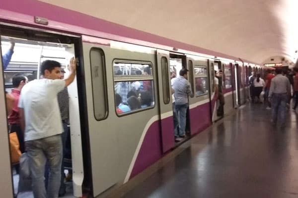 Metroda kondisioner problemi: Sərnişinlər nə vaxtadək əziyyət çəkəcək? (VİDEO)
