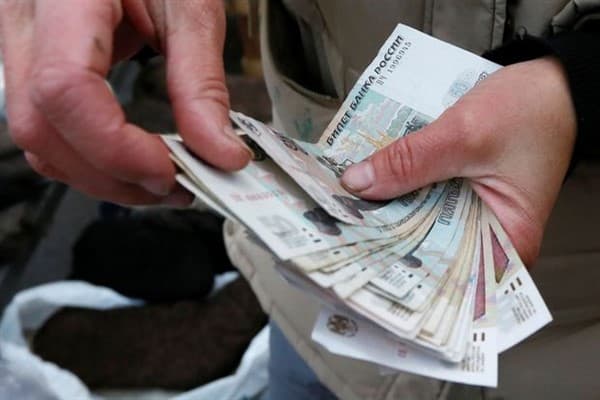 Azərbaycanlı rus məmura rüşvət verərkən tutulub