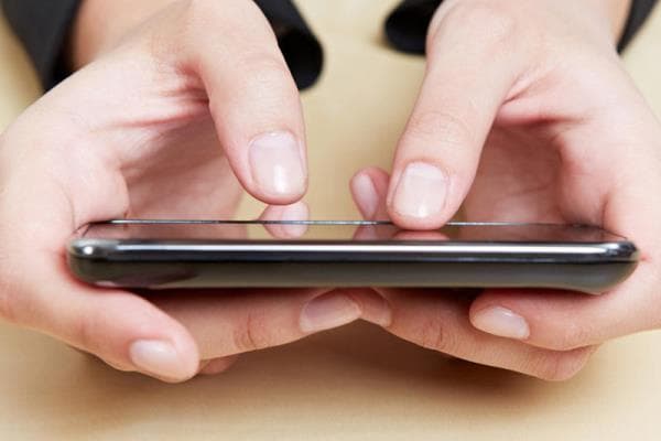 Mütəxəssislər: çox "online" olmaq kasıblıq əlamətidir