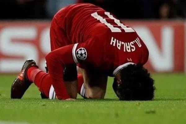 Salah namaza görə fanatları və jurnalistləri ittiham etdi