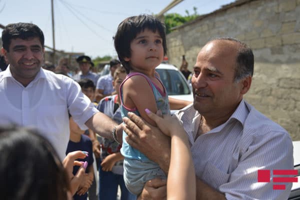 Üç yaşlı Zəhranı qaçıran qadının kimliyi məlum oldu (FOTO)