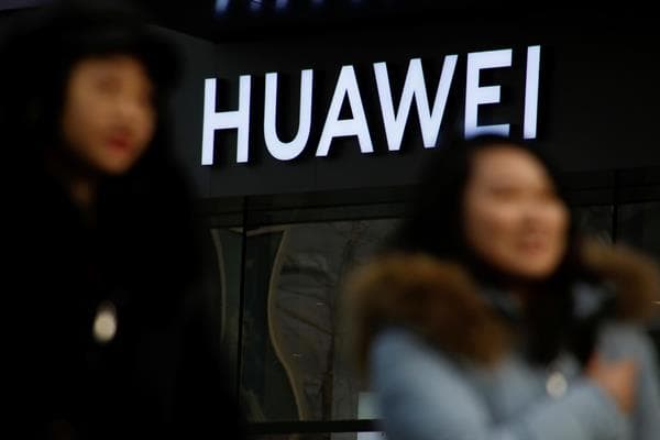 "Facebook" "Huawei"lə əməkdaşlığı dayandırdı