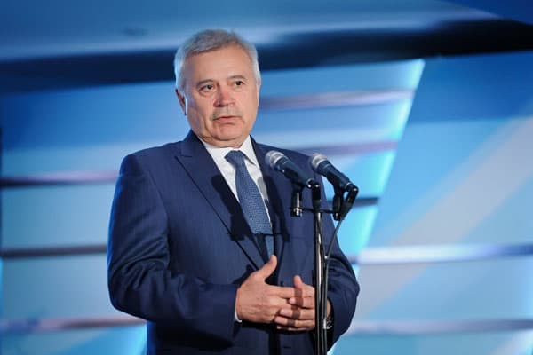 Nazir azərbaycanlı milyarderi tənqid etdi