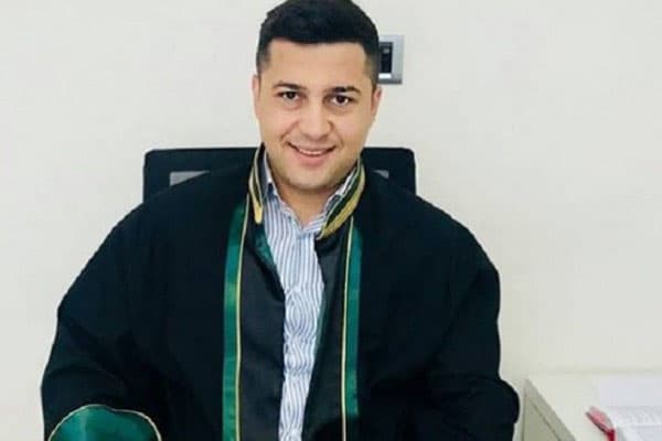Vəkili döydüyü üçün polis barəsində cinayət işi başlanılıb? (AÇIQLAMA)
