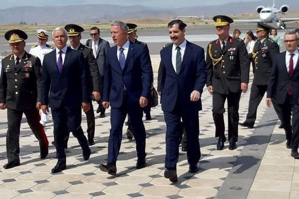 Türkiyənin müdafiə naziri Naxçıvana gəldi (FOTO)
