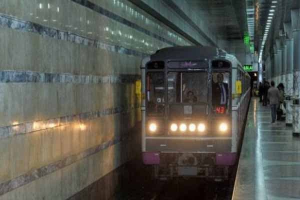 Bakı metrosunda sərnişinlər qatardan təxliyyə edildi