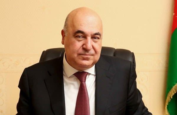 Çingiz Abdullayev gənc yazarı məhkəməyə verir (FOTO)