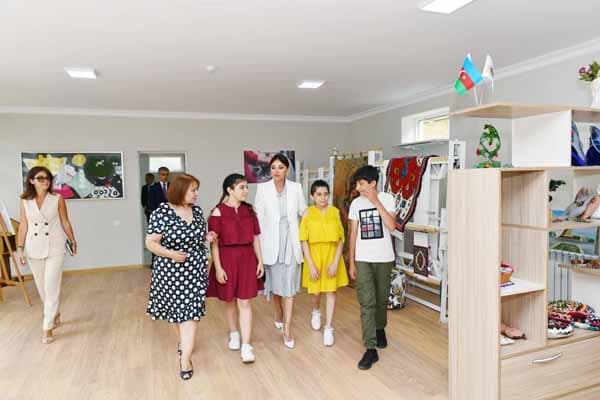 Mehriban Əliyeva  “Ümid yeri” uşaq sığınacağının yeni binasının açılışında (FOTO)