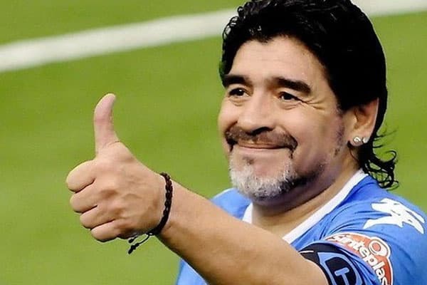 Maradona istefa verdi