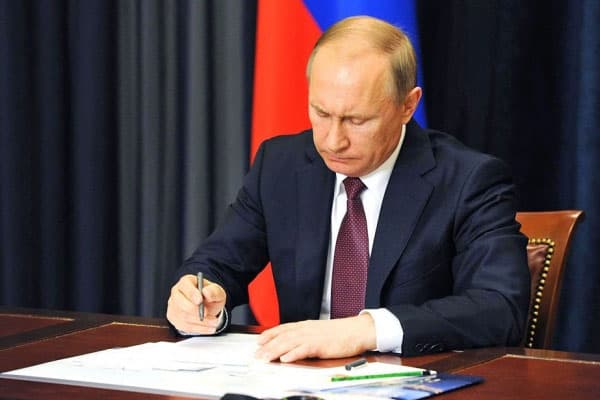 Putin 7 azərbaycanlıya Rusiya vətəndaşlığı verdi