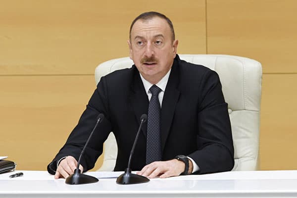 Tikintidən boğulan Bakı: Yoxlamalardan kim narahatdır?