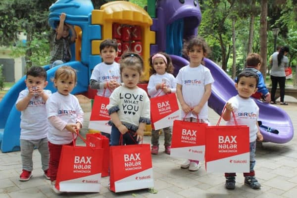 Bakcell uşaqlara İnternetdən təhlükəsiz istifadəni öyrədir (R)