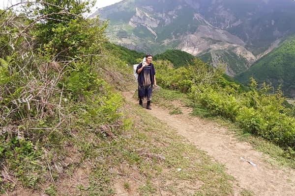 Azərbaycanda bu kəndin yolu yoxdur: Sakinlər atla, ulaqla gedir (REPORTAJ)