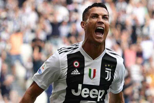 Ronaldo: "İnsanlara kömək etdim, tanrı da mənə ikiqatını verdi"