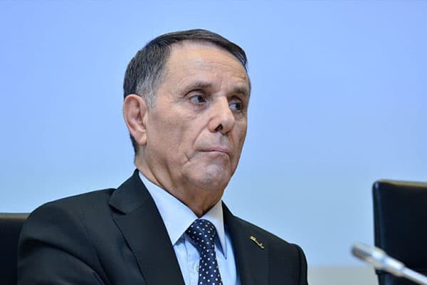 Novruz Məmmədov bu şəxslərin maaşlarını artırdı - 9 manat