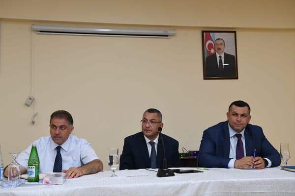 Dövlət Komitəsinin sədri Kürdəxanıda məcburi köçkünlərlə görüşüb