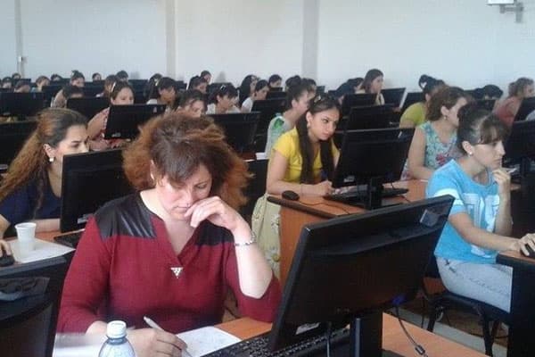 Müəllimlərin aylıq vəzifə maaşlarına əlavələrdə artım olacaq? (RƏSMİ)
