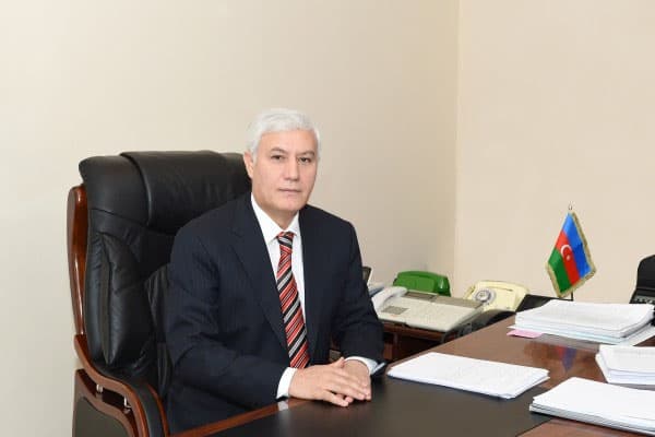 PA-nın şöbə müdirinə "Əməkdar dövlət qulluqçusu" fəxri adı verildi