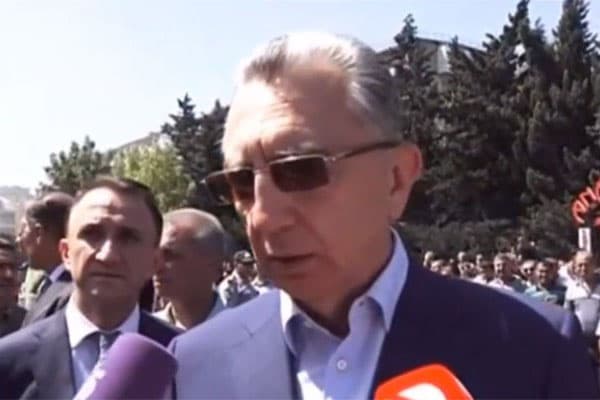 Eldar Əzizov yanğın baş verən ərazidə (VİDEO)