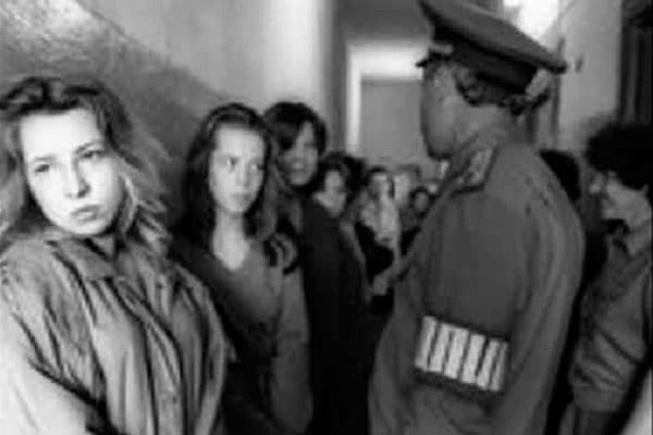 NKVD-nin dəhşətli işgəncələri: qadınlar kişilərin kamerasına salınırmış, körpələrin dırnaqları çıxarılırmış
