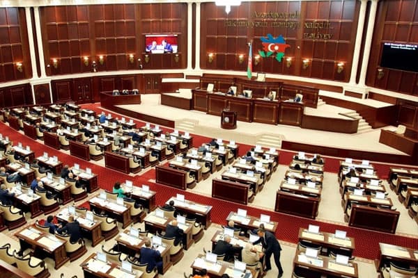 Yol hərəkətinin nizamlanması üçün qanunvericiliyə iki yeni nişan daxil edilir