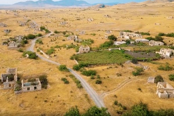 Ermənilər viran qoyduqları Ağdamın ən son görüntülərini yaydılar (FOTOLAR)