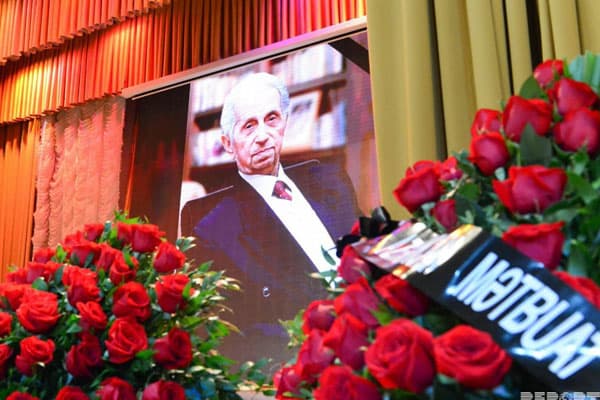 Şirməmməd Hüseynov torpağa tapşırıldı (YENİLƏNİB/FOTO)