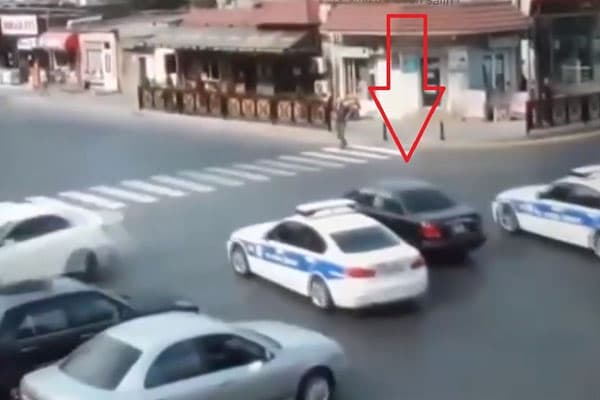 Bakıda "avtoş" polisləri arxasına salıb şəhəri bir-birinə qatdı (VİDEO)