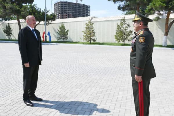 İlham Əliyev Cəmşid Naxçıvanski adına Hərbi Liseydə (YENİLƏNİB/FOTO)