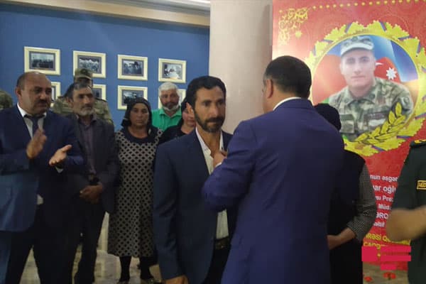 Şəhid Elşən Xəlilovun medalı ailəsinə təhvil verilib