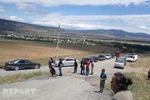 Azərbaycanlılar yaşayan kəndin yolu bağlandı, sakinlər aksiya keçirdi (FOTOLAR)