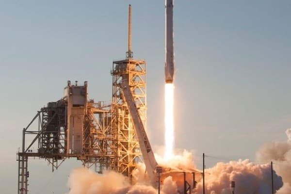 "SpaceX" üç peykini itirdi