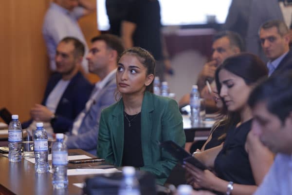 Bakıda dövlət rəsmiləri və sahibkarların iştirakı ilə görüş keçirilib (FOTOLAR)