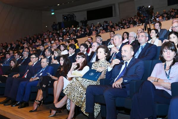 Mehriban Əliyeva və Leyla Əliyeva konsertdə (FOTOLAR)